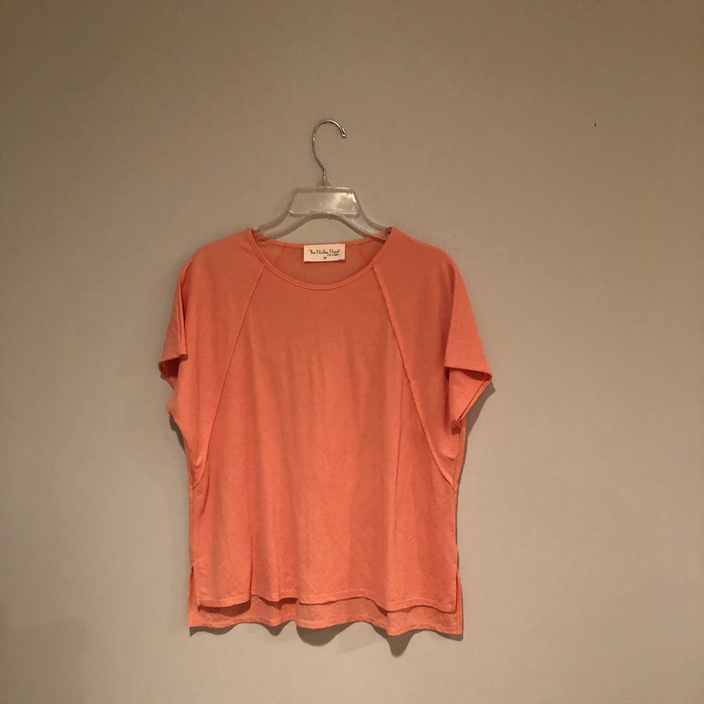 This coral top is made by the paisley parrot and it is size medium.